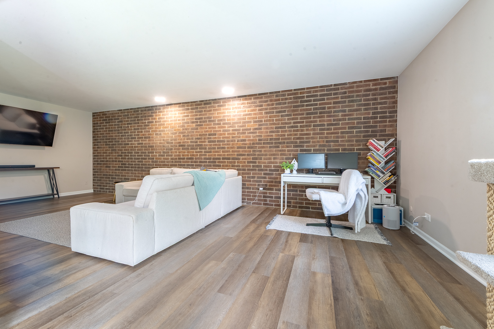 1840 W Highland Avenue Unit: E-104