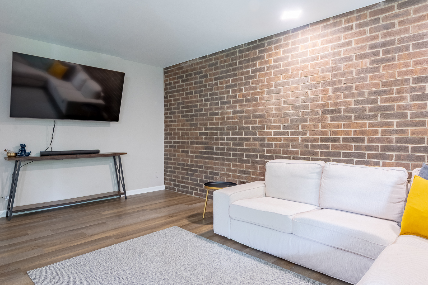 1840 W Highland Avenue Unit: E-104