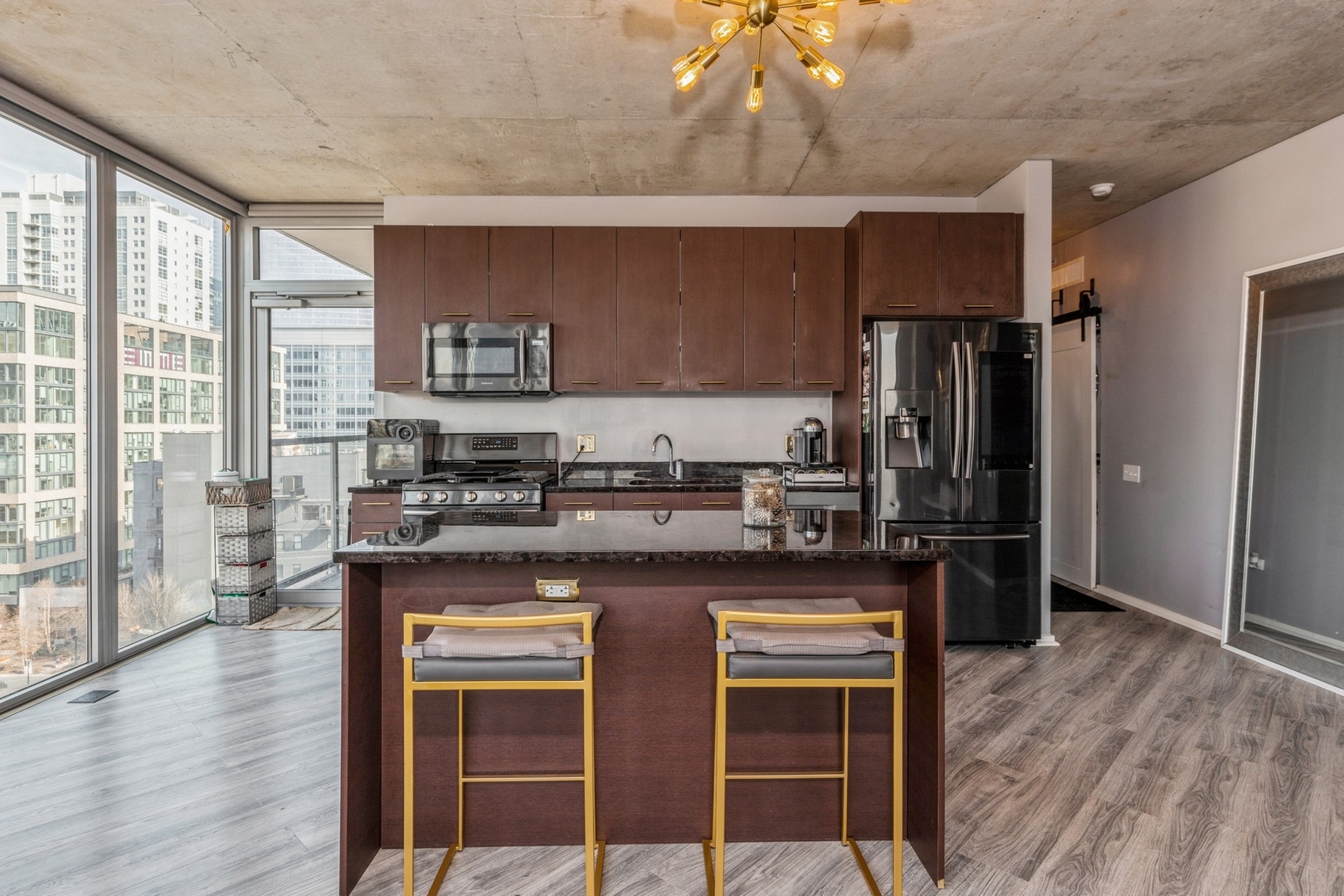 659 W Randolph Street Unit: 909