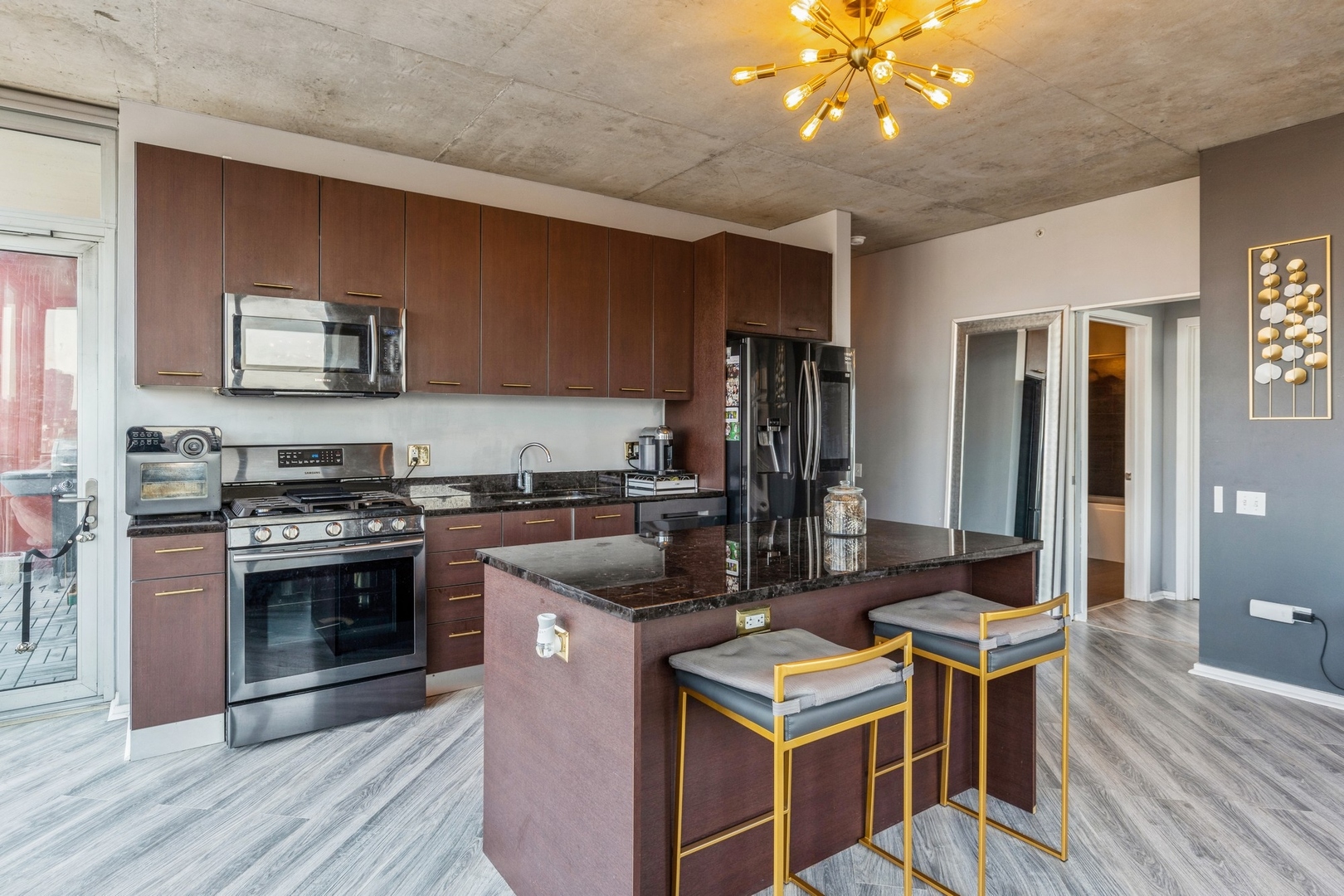 659 W Randolph Street Unit: 909