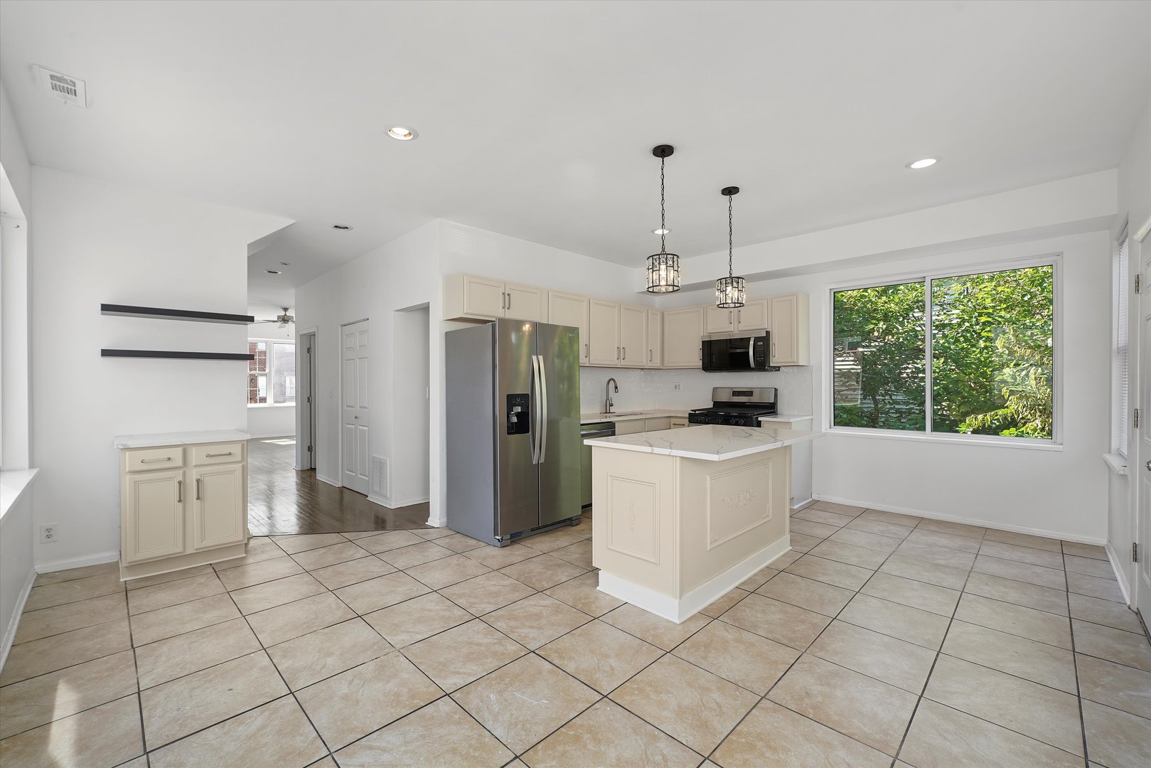 1156 W 19th Place Unit: 2