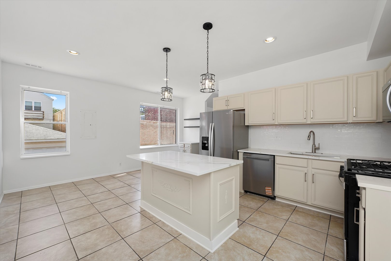 1156 W 19th Place Unit: 2