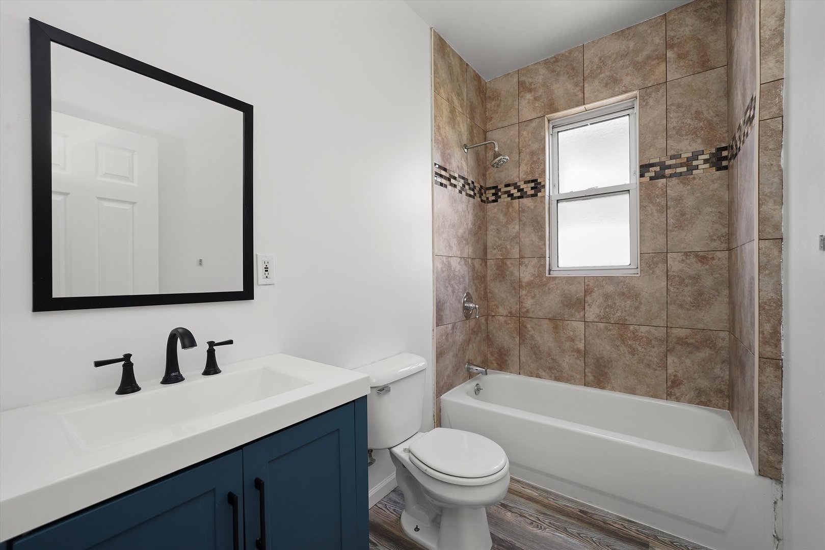 1156 W 19th Place Unit: 2