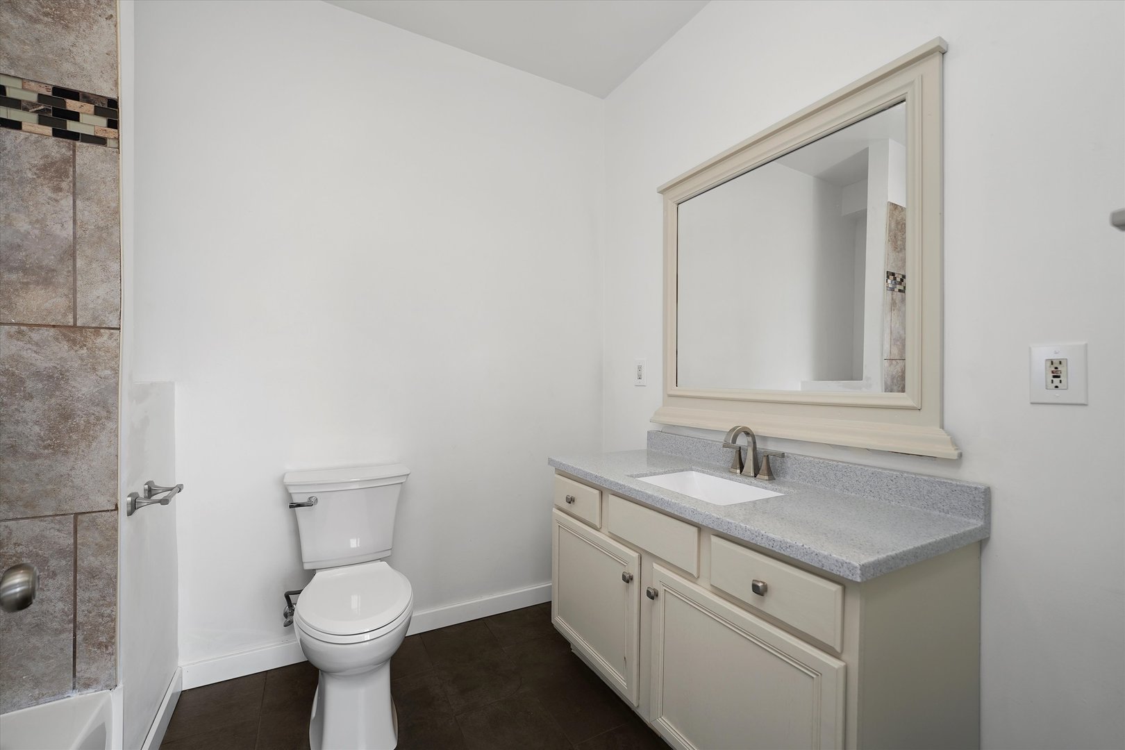 1156 W 19th Place Unit: 2