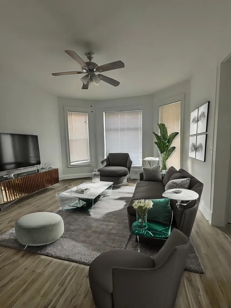 3287 W Wrightwood Avenue Unit: 1