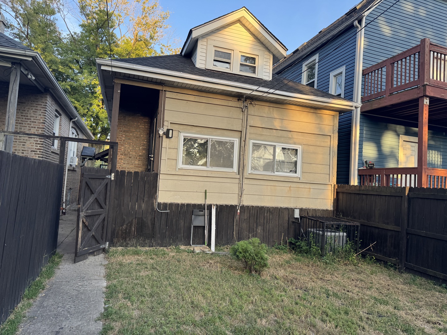 7316 S Woodlawn Avenue