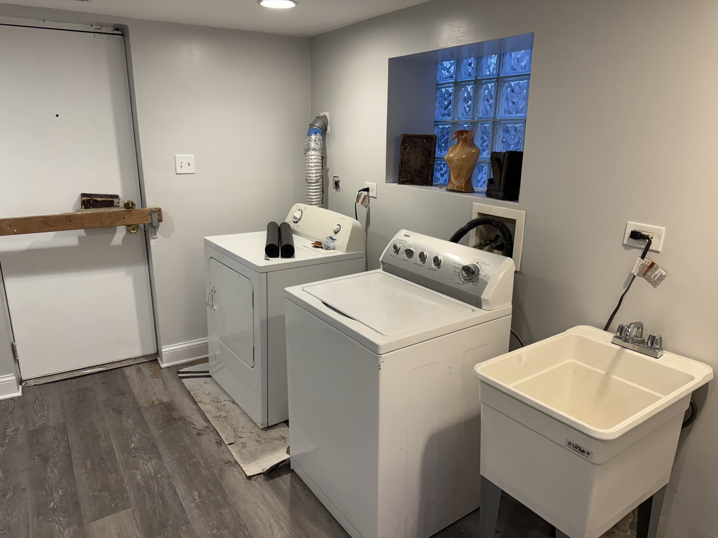 7316 S Woodlawn Avenue