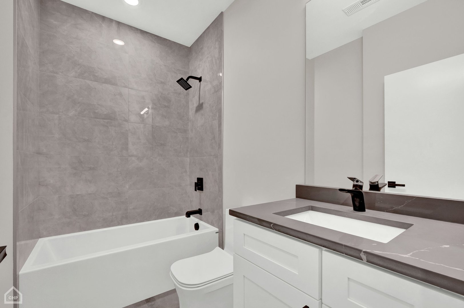 4609 S Saint Lawrence Avenue Unit: 201