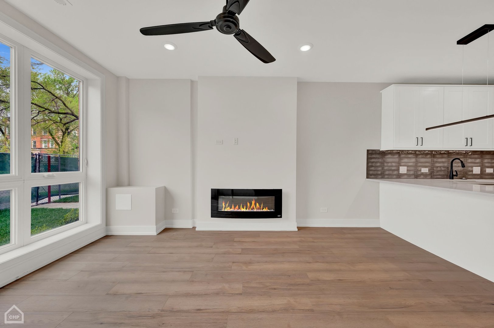 4609 S Saint Lawrence Avenue Unit: 201