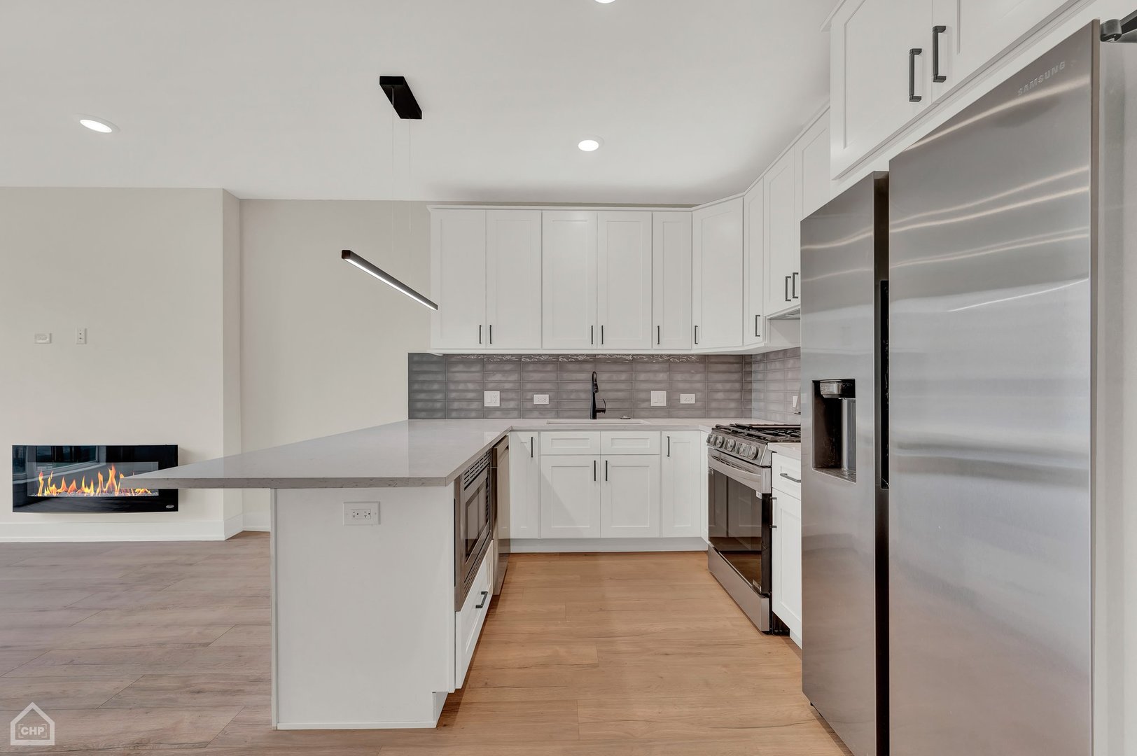 4609 S Saint Lawrence Avenue Unit: 201