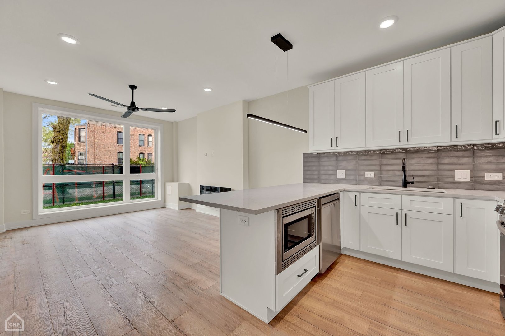 4609 S Saint Lawrence Avenue Unit: 201