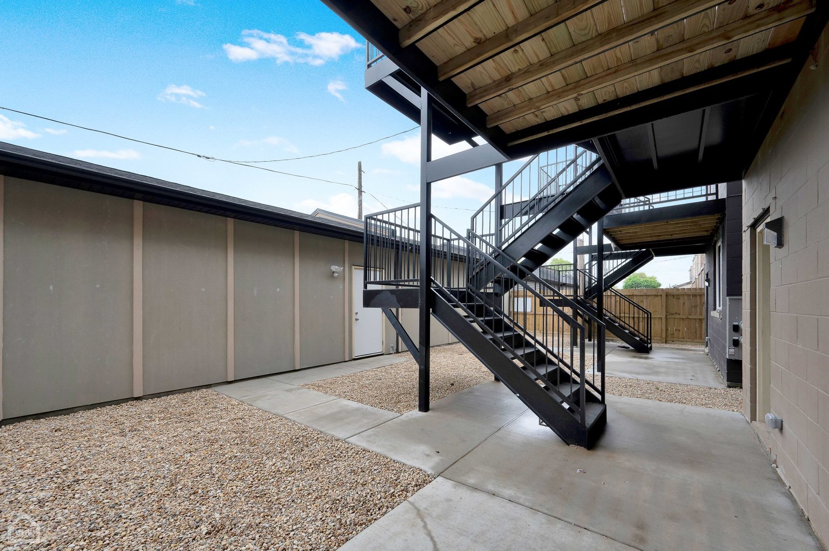 4609 S Saint Lawrence Avenue Unit: 201