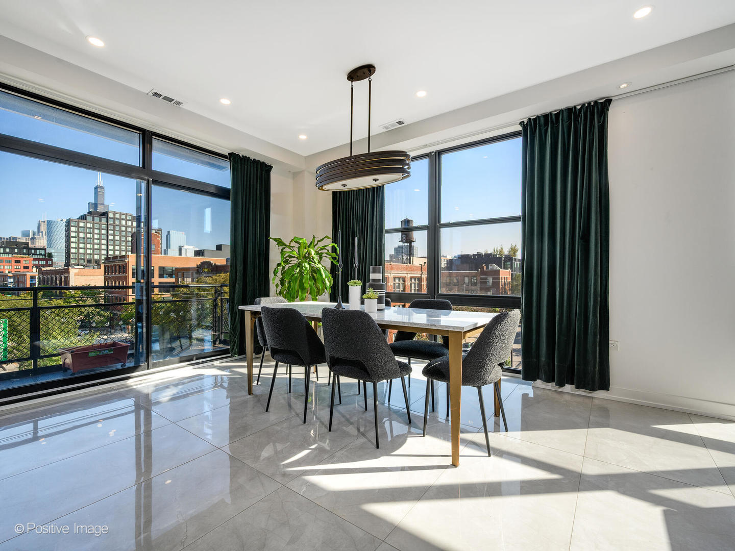 1260 W WASHINGTON Boulevard Unit: 404