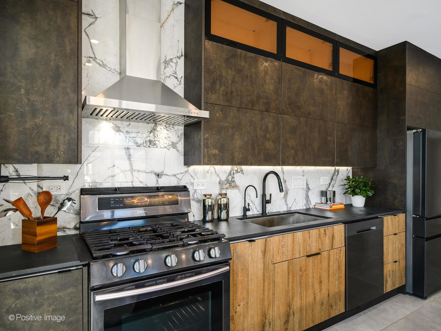 1260 W WASHINGTON Boulevard Unit: 404