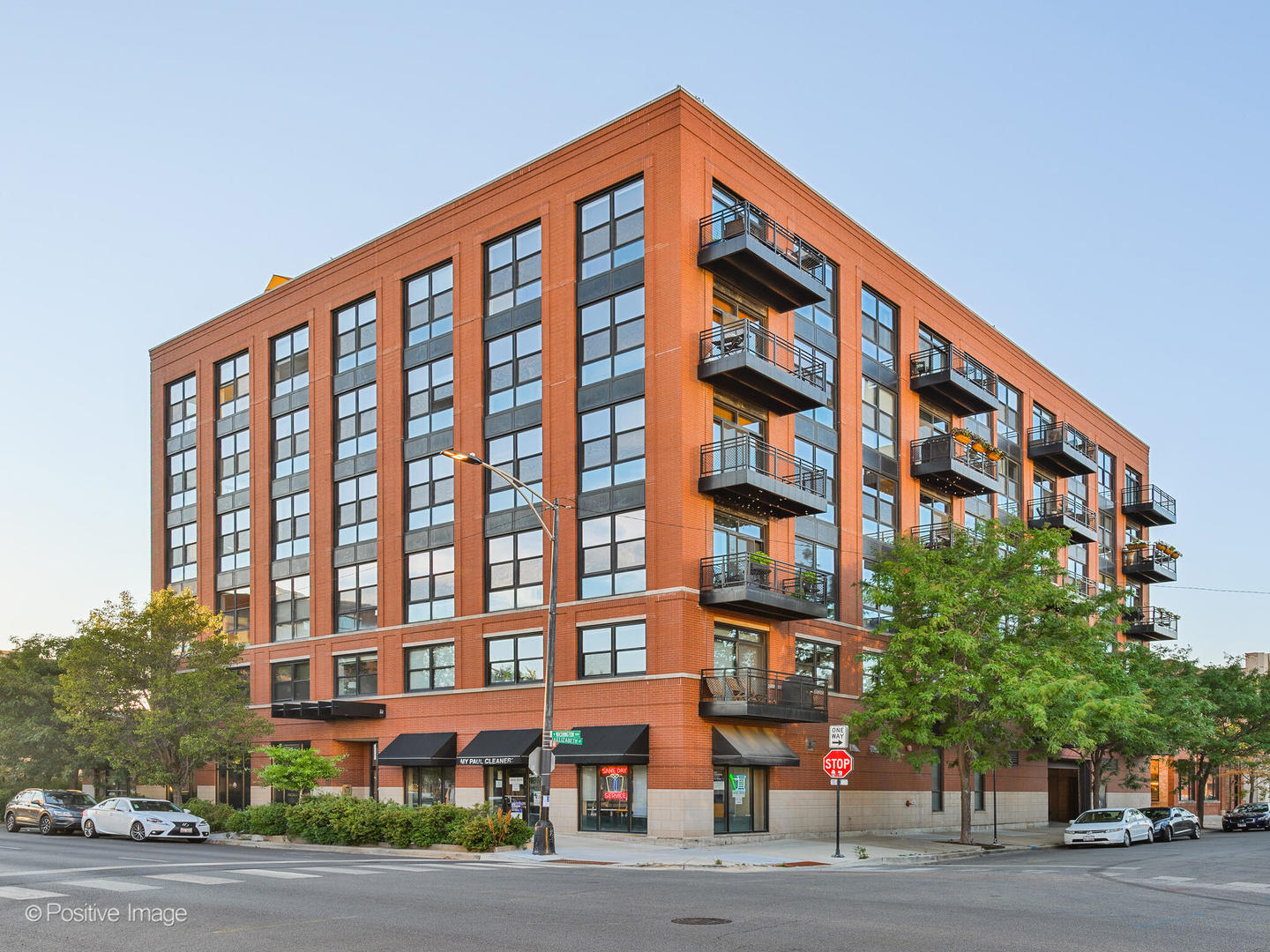 1260 W WASHINGTON Boulevard Unit: 404