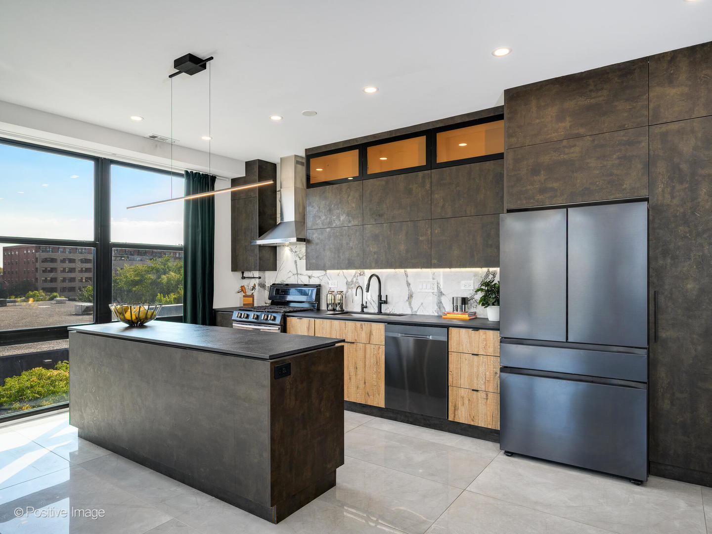 1260 W WASHINGTON Boulevard Unit: 404