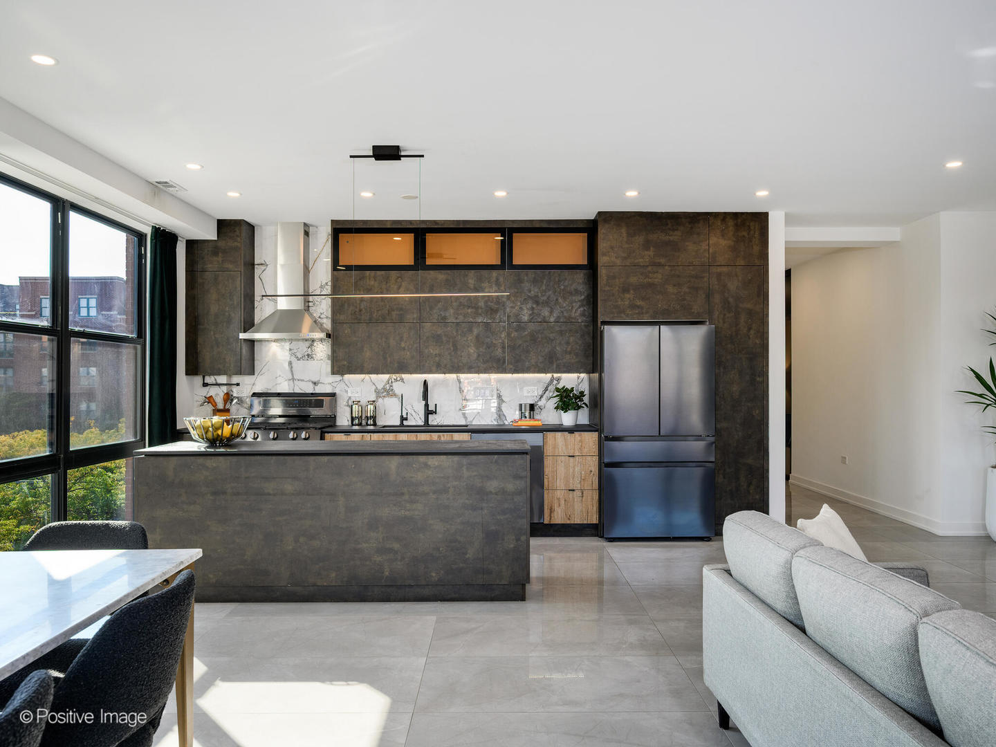 1260 W WASHINGTON Boulevard Unit: 404