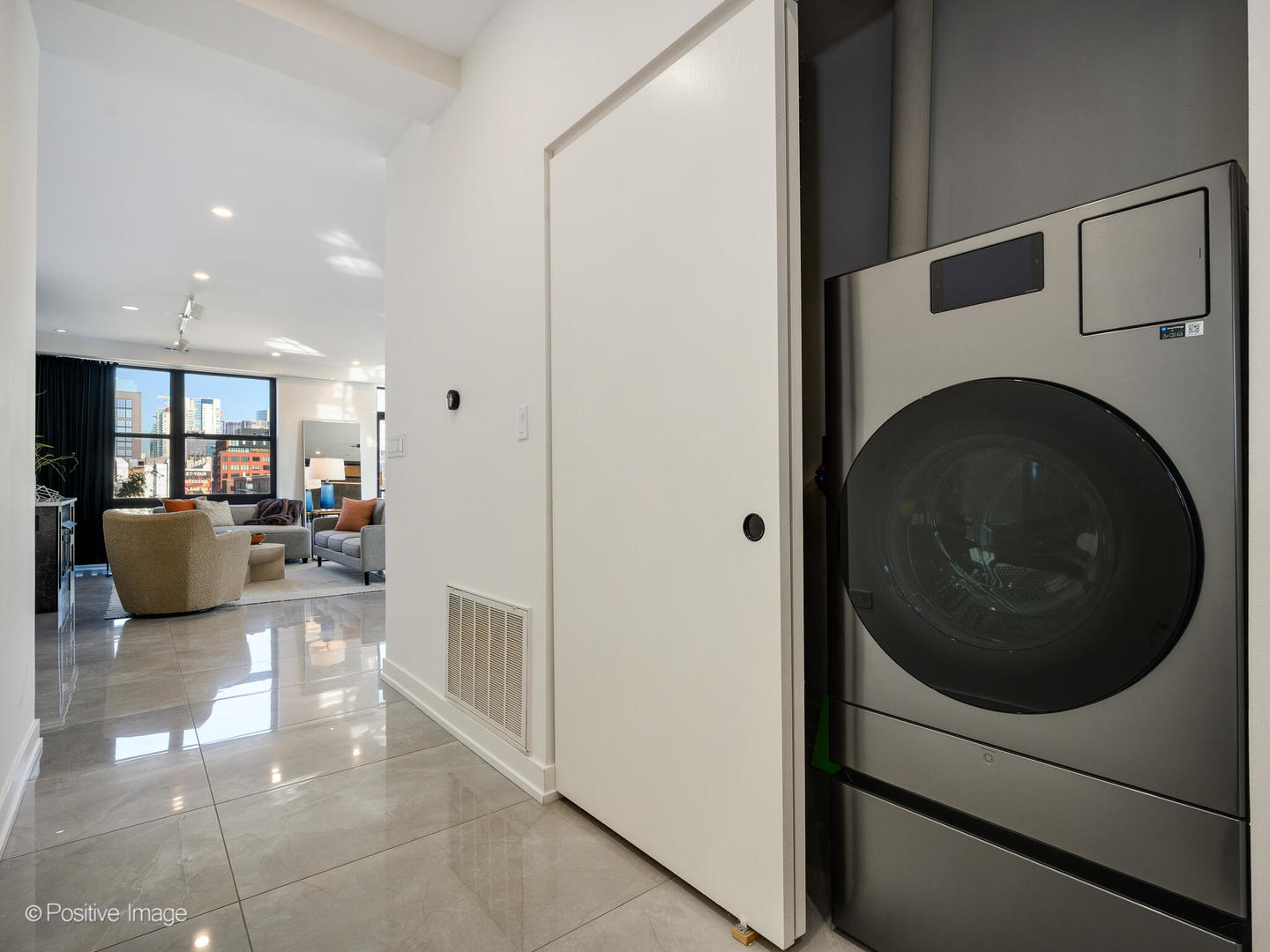 1260 W WASHINGTON Boulevard Unit: 404