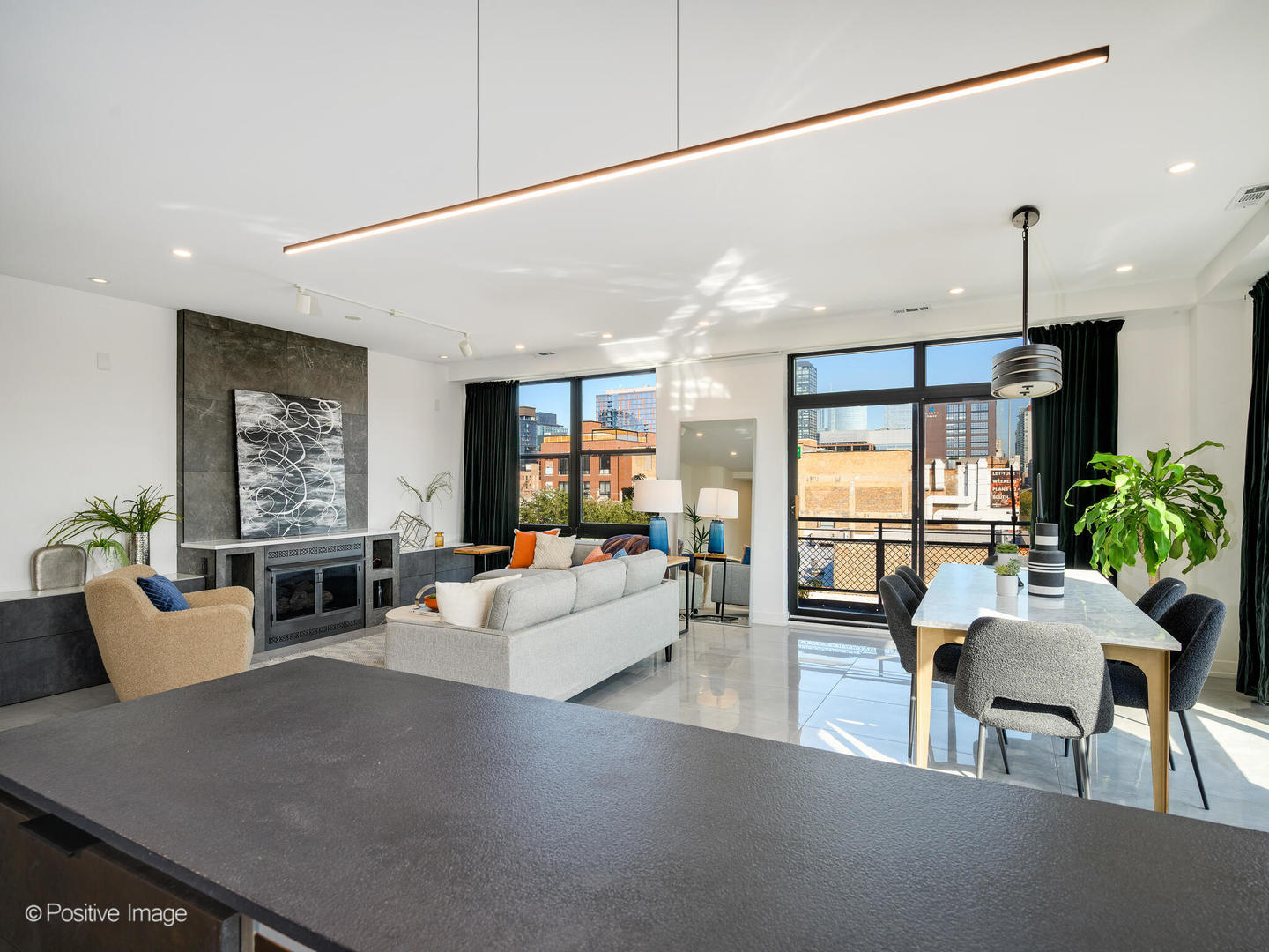 1260 W WASHINGTON Boulevard Unit: 404