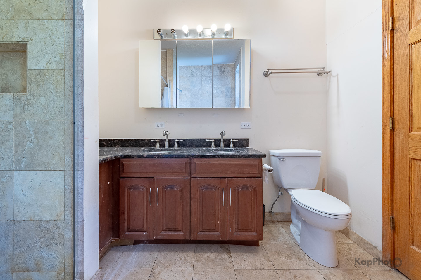 4137 S Prairie Avenue Unit: 3