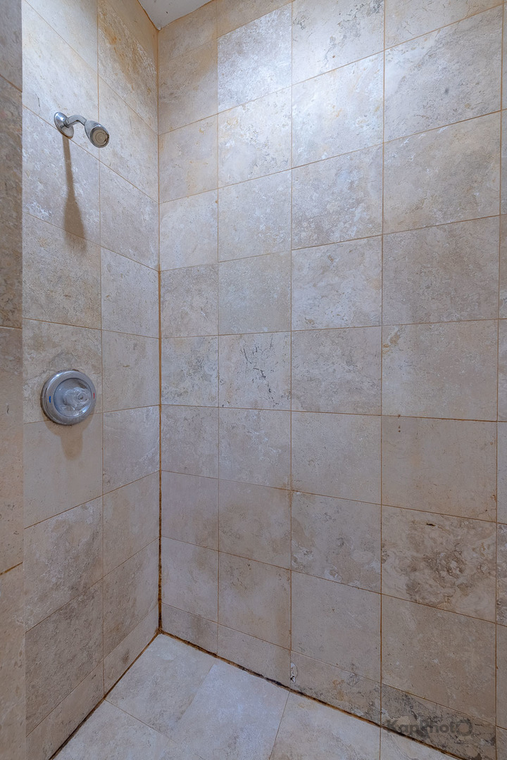 4137 S Prairie Avenue Unit: 3