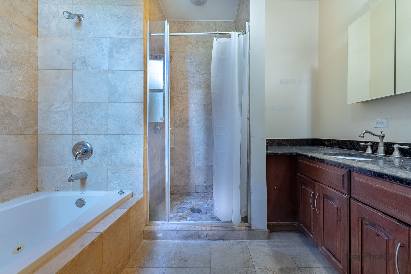 4137 S Prairie Avenue Unit: 3