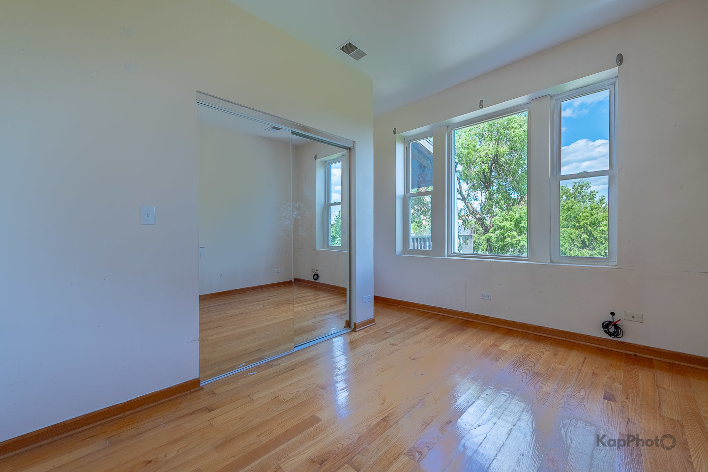 4137 S Prairie Avenue Unit: 3