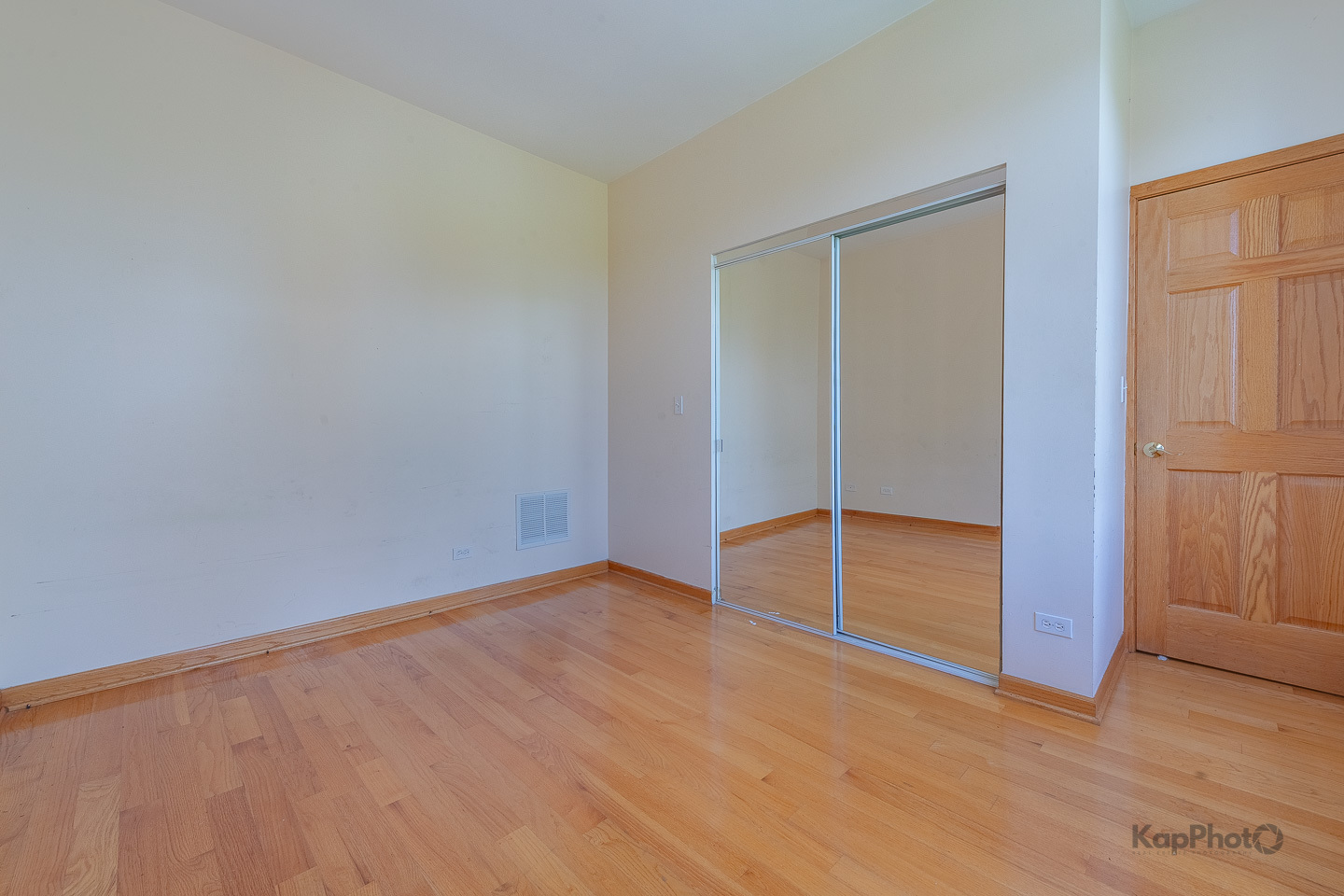 4137 S Prairie Avenue Unit: 3