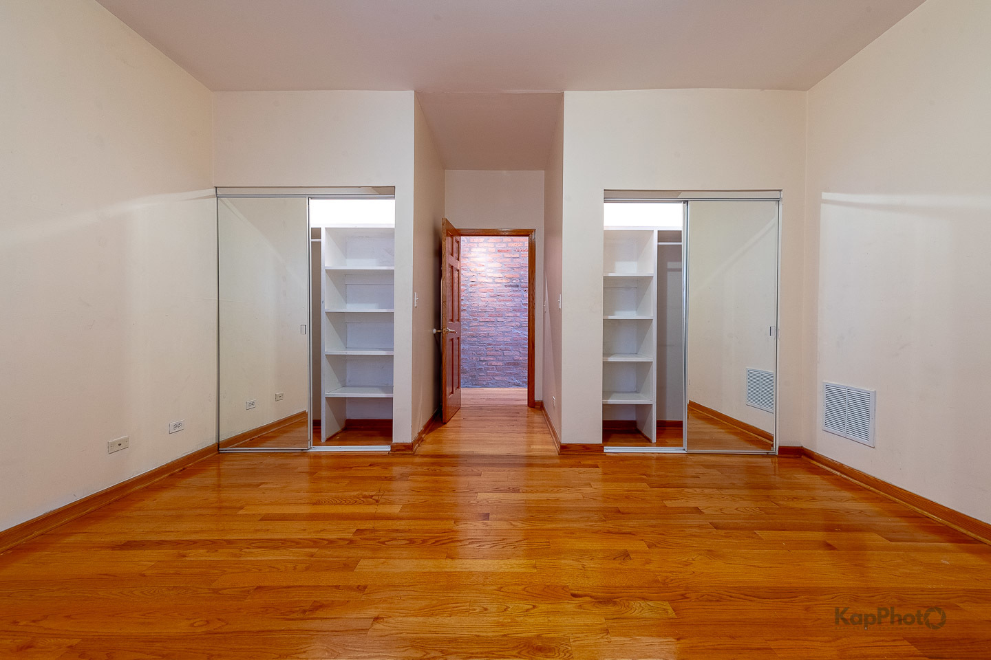 4137 S Prairie Avenue Unit: 3