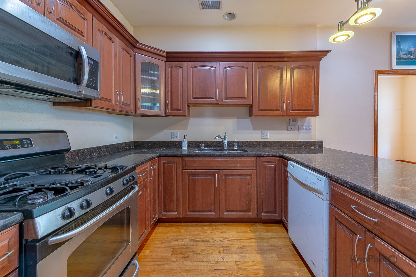 4137 S Prairie Avenue Unit: 3