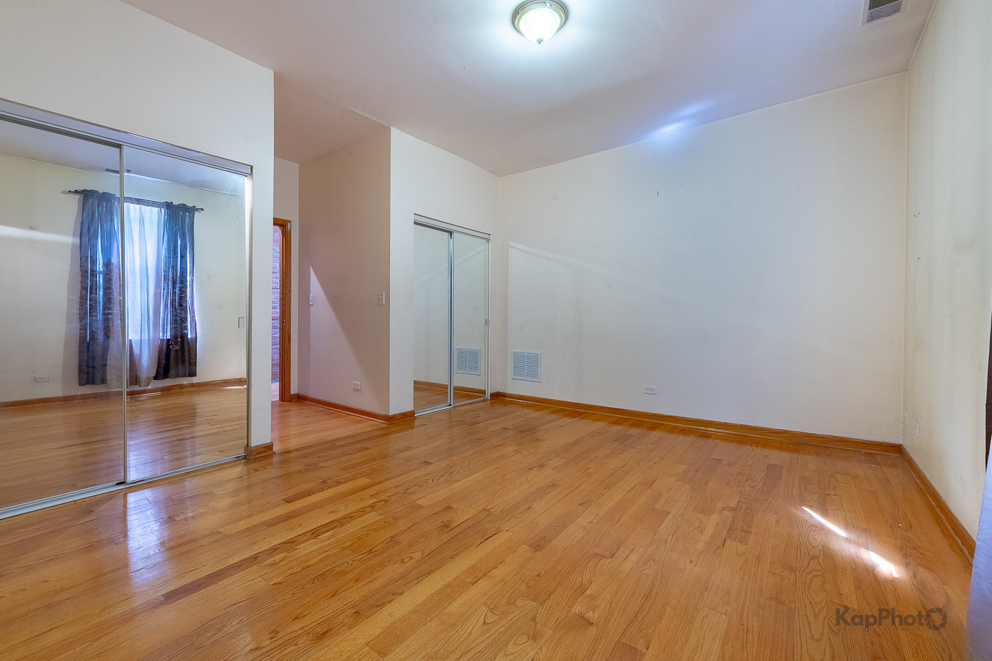 4137 S Prairie Avenue Unit: 3