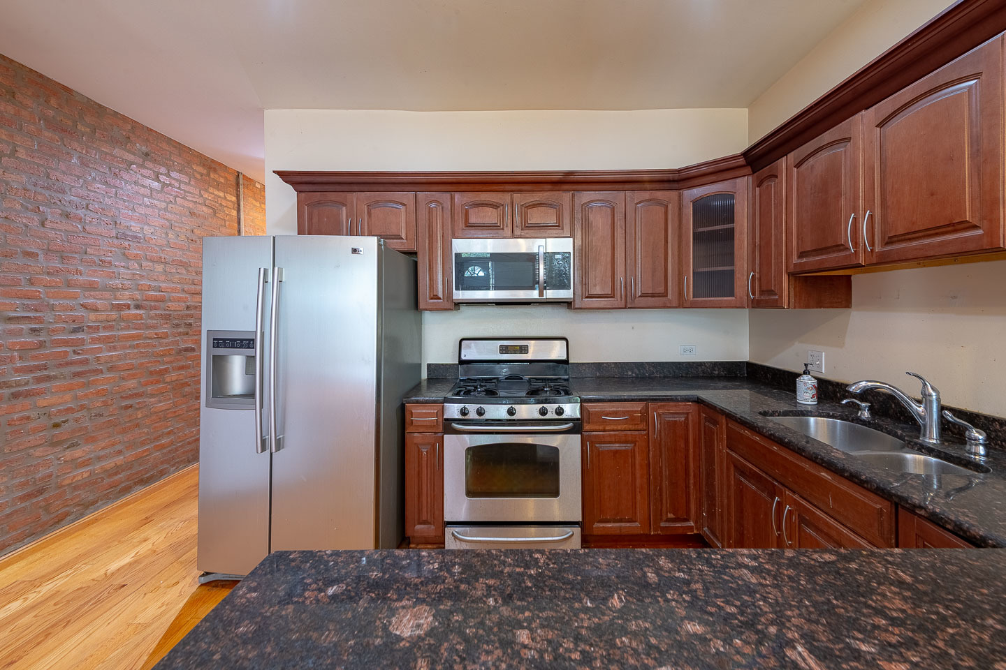 4137 S Prairie Avenue Unit: 3