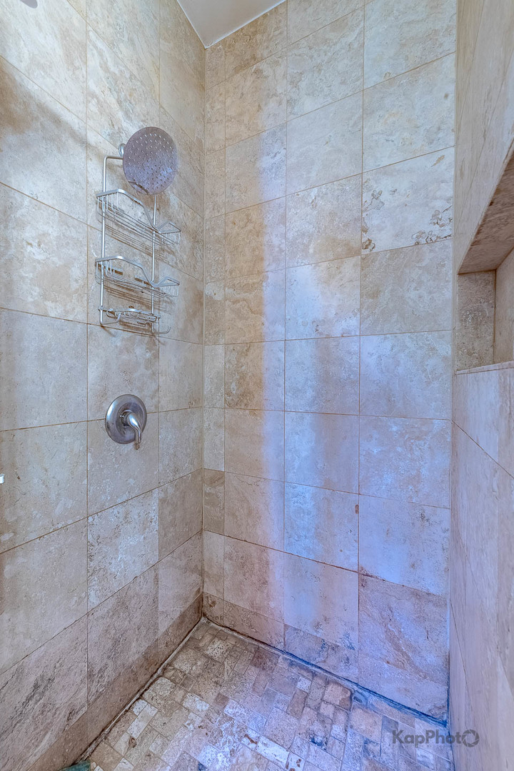 4137 S Prairie Avenue Unit: 3