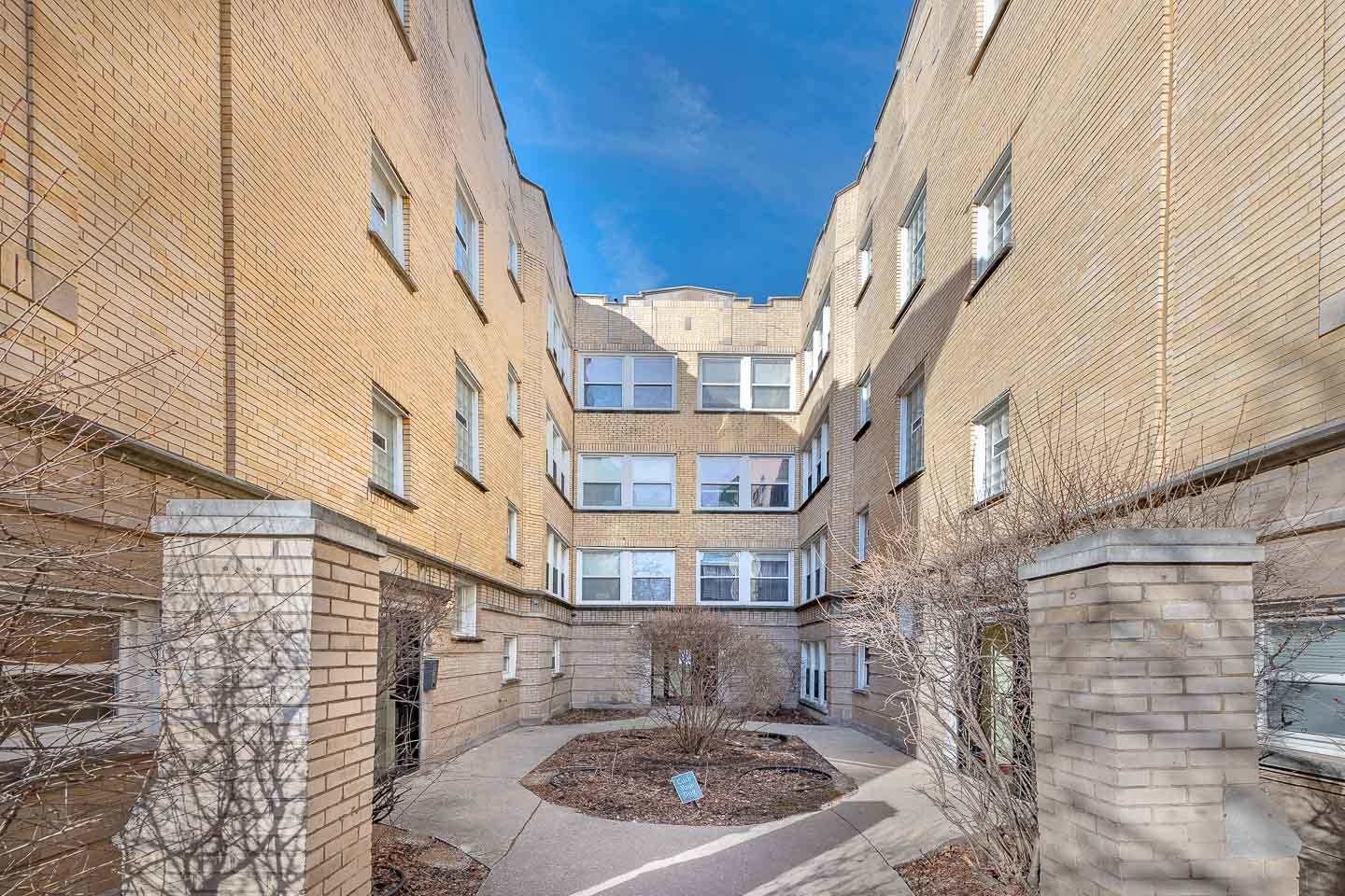 4752 N Albany Avenue Unit: 3