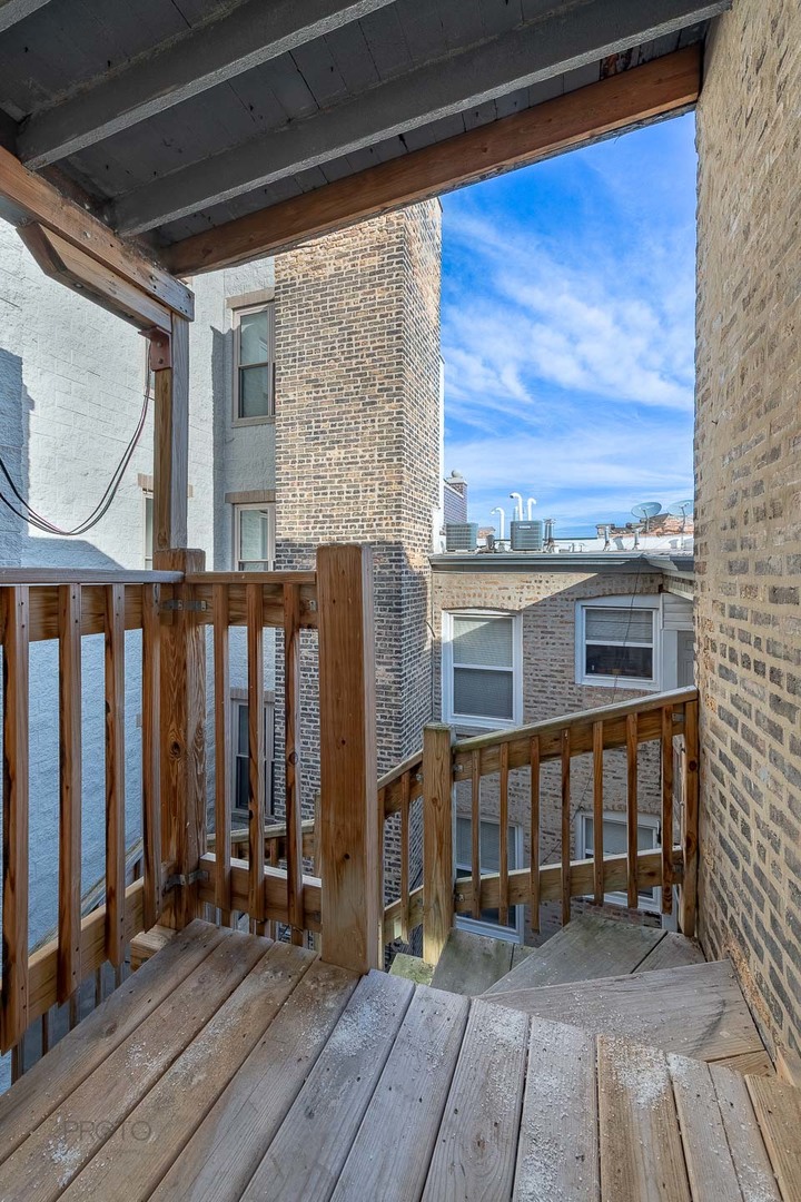 4752 N Albany Avenue Unit: 3