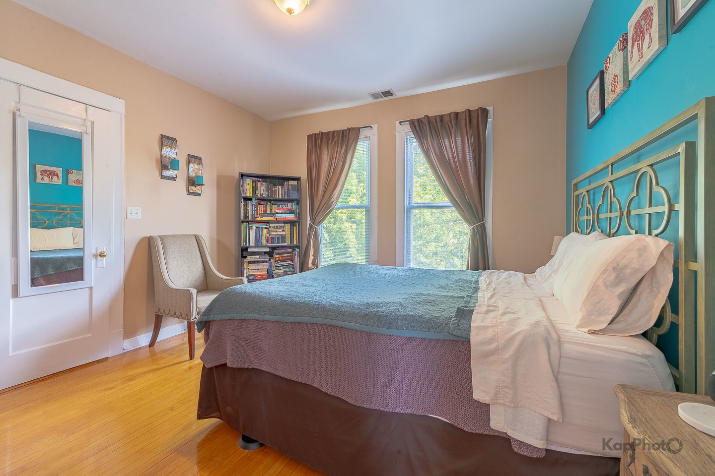 1926 N Sawyer Avenue