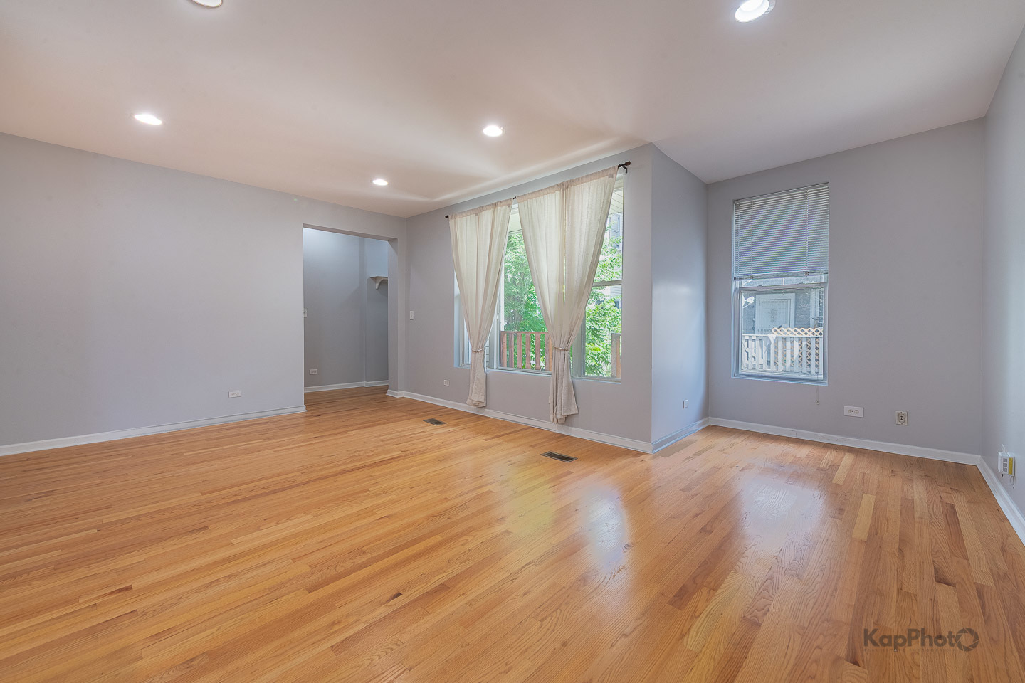 1926 N Sawyer Avenue