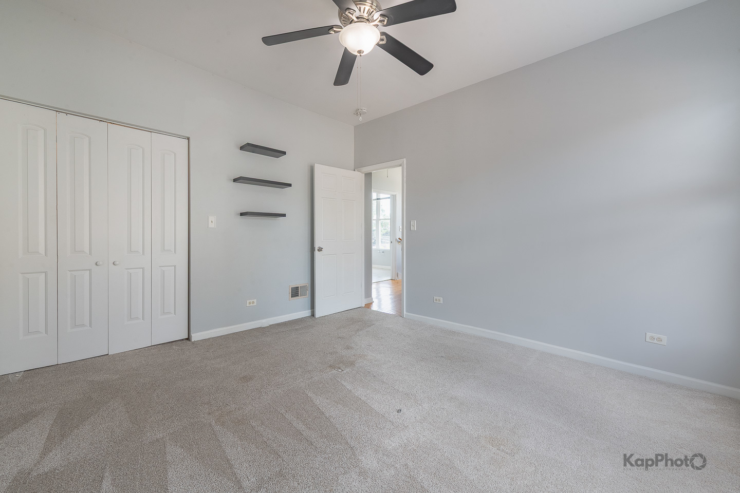 1926 N Sawyer Avenue