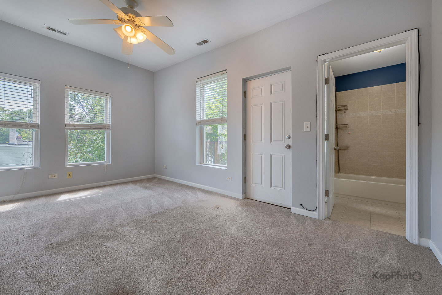 1926 N Sawyer Avenue