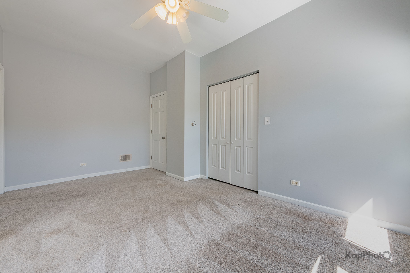 1926 N Sawyer Avenue