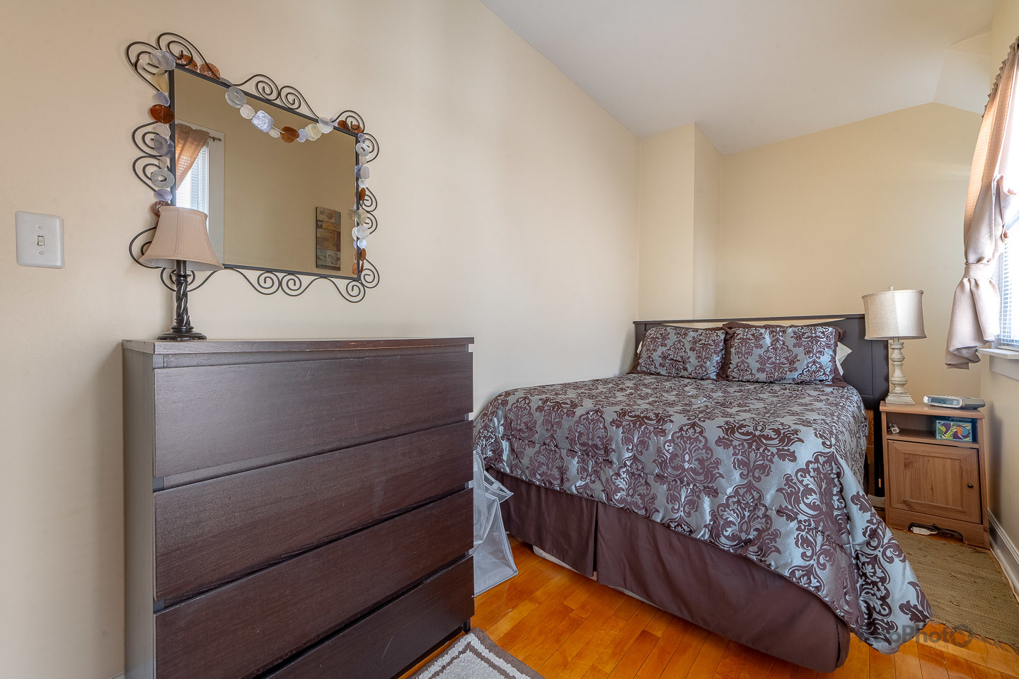 1926 N Sawyer Avenue