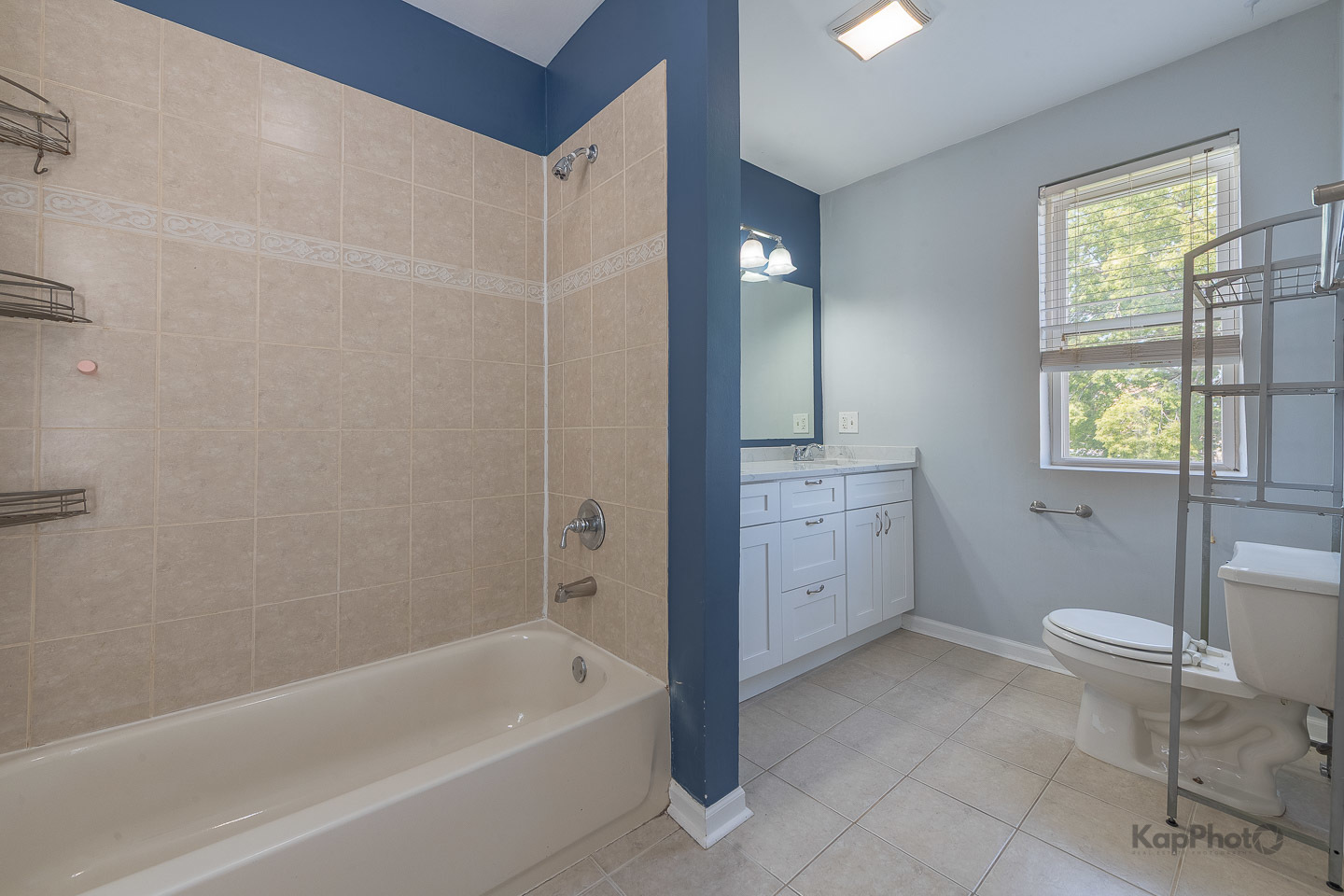 1926 N Sawyer Avenue