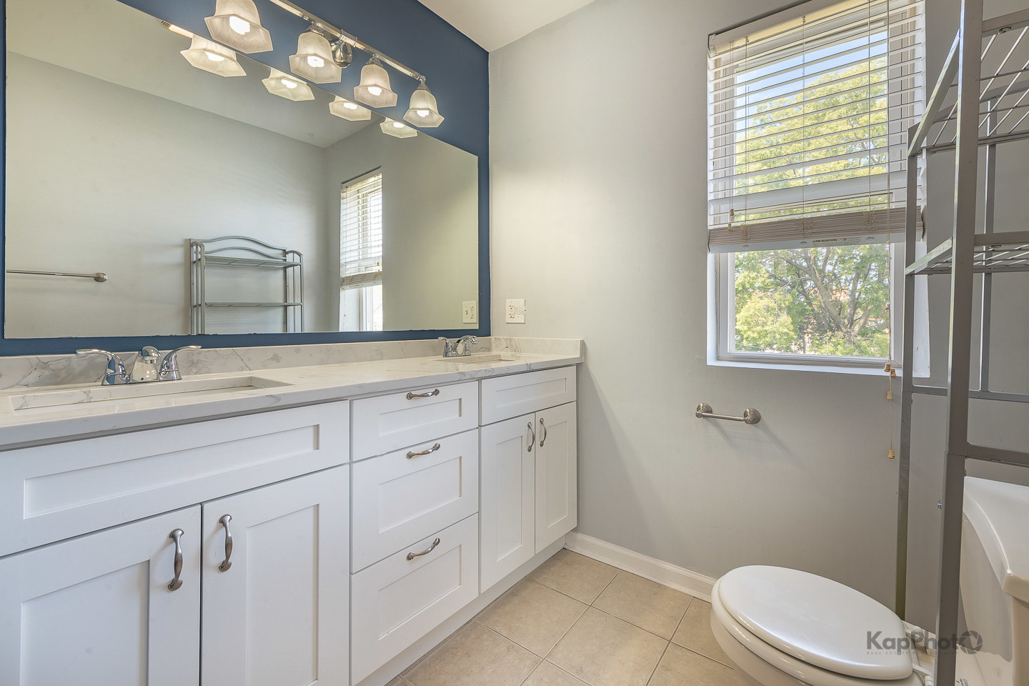 1926 N Sawyer Avenue