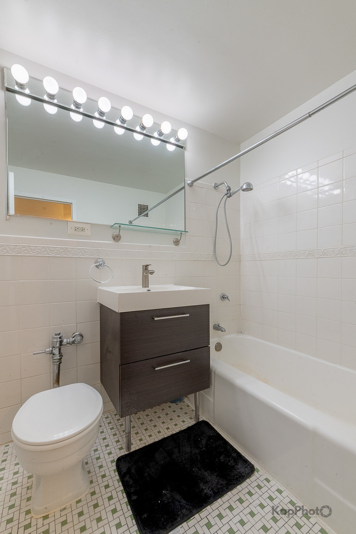 6030 N Sheridan Road Unit: 2108