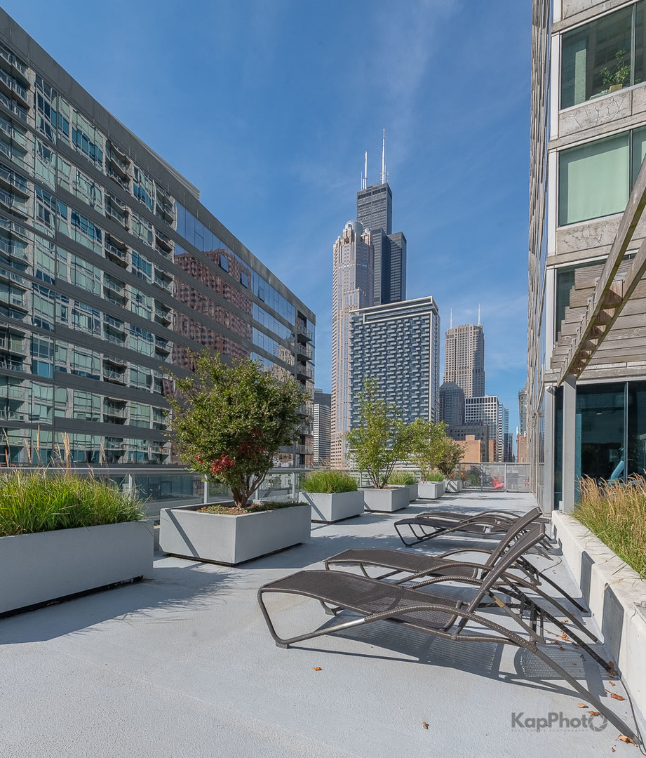 611 S Wells Street Unit: 2406