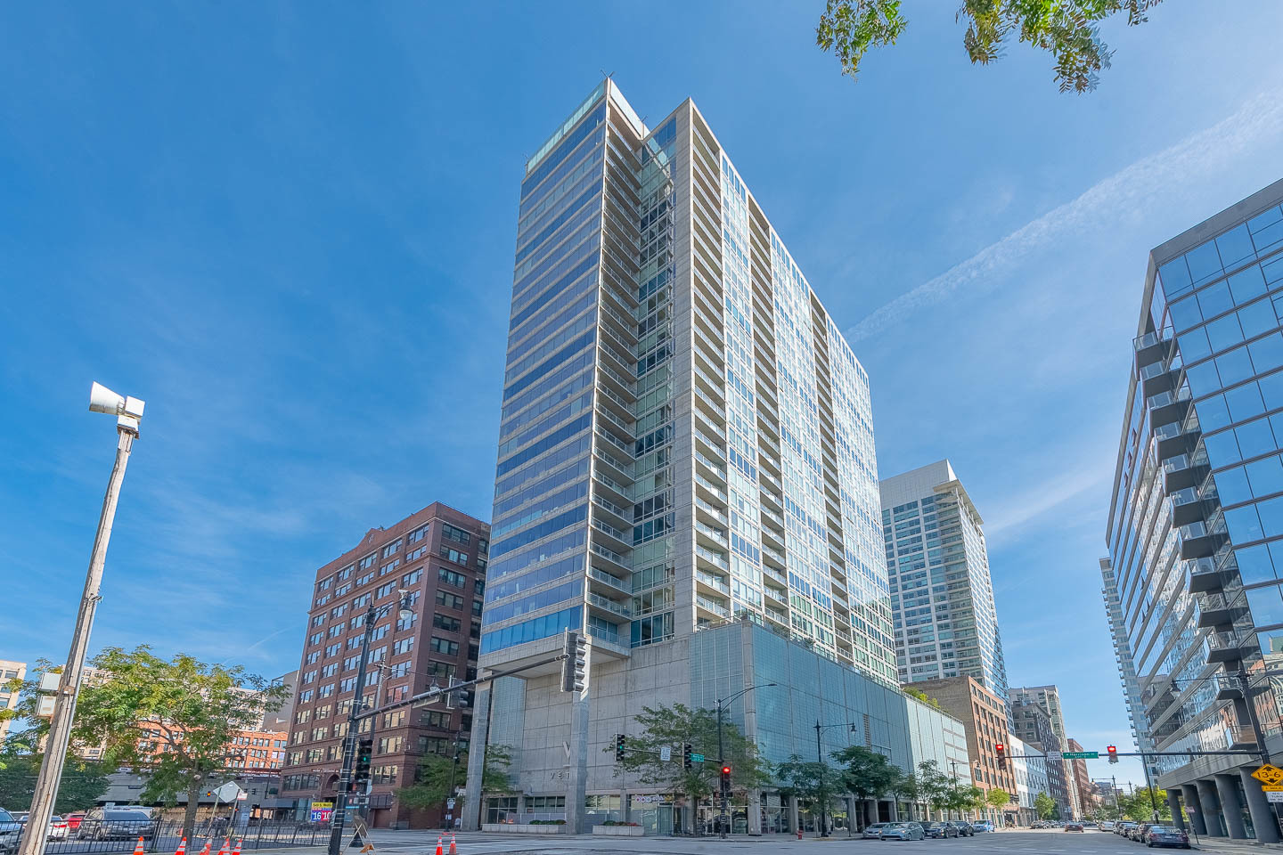 611 S Wells Street Unit: 2406