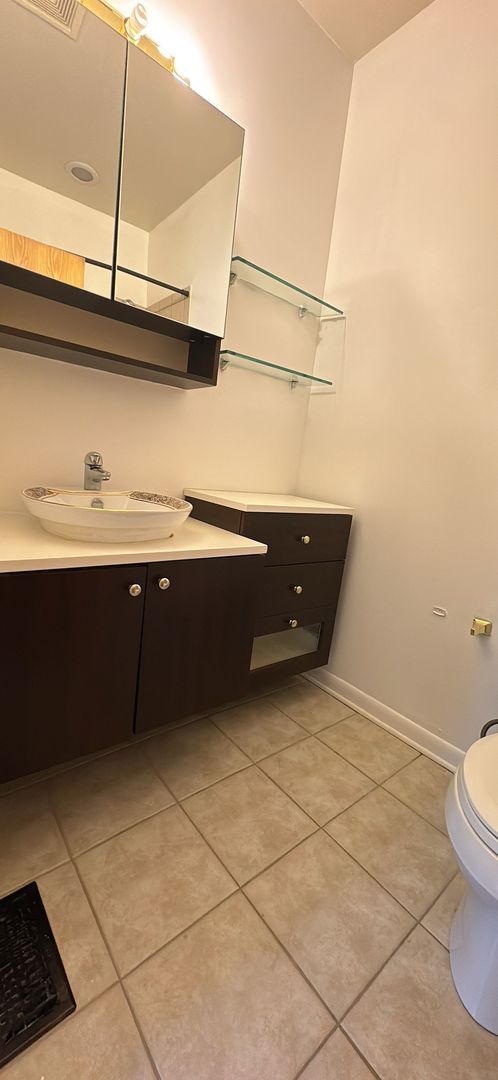 711 W 31st Street Unit: 1