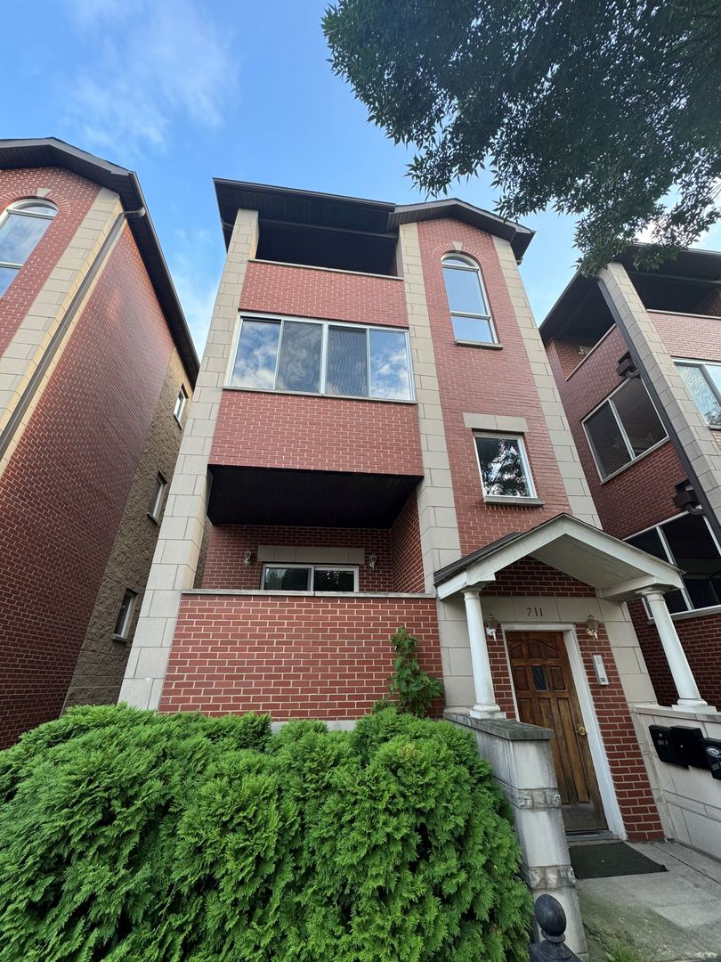 711 W 31st Street Unit: 1