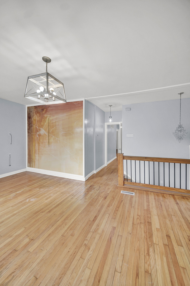 7316 S Woodlawn Avenue