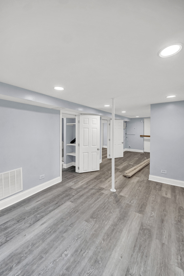 7316 S Woodlawn Avenue